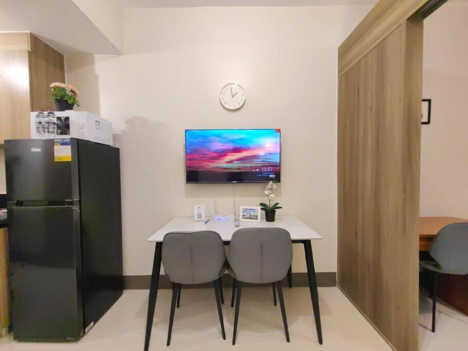1br Unit Condotel W Balcony Fame Residences #fm51 * Manila